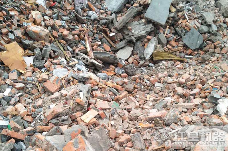 隨意堆放的建筑垃圾 隨意堆放的建筑垃圾