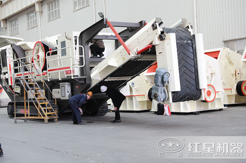 客戶來(lái)廠參觀履帶破碎機(jī) 客戶來(lái)廠參觀履帶破碎機(jī)