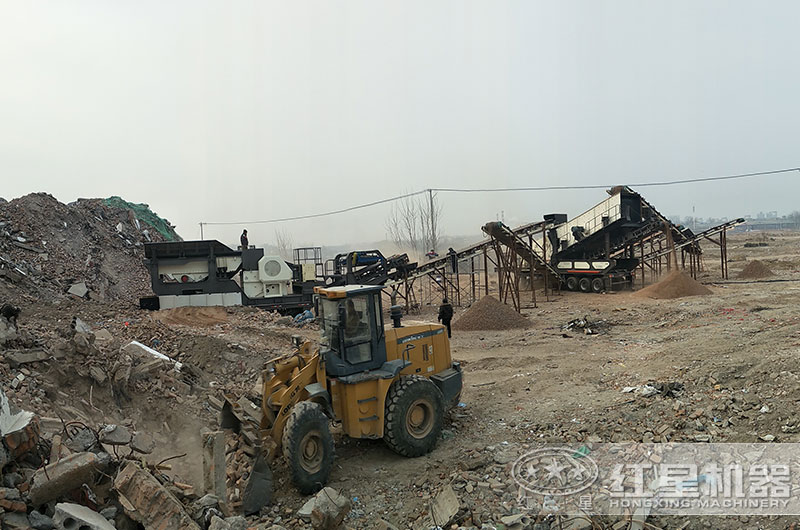 移動(dòng)碎沙機(jī)作業(yè)客戶現(xiàn)場(chǎng) 移動(dòng)碎沙機(jī)作業(yè)客戶現(xiàn)場(chǎng)
