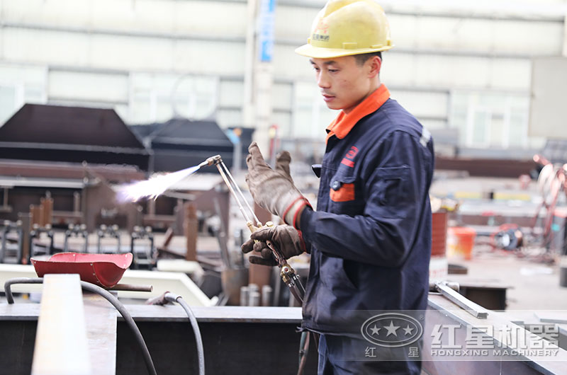 正在認(rèn)真工作的紅星人 正在認(rèn)真工作的紅星人