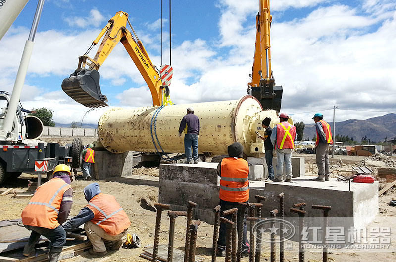 1.2米x2.4米脫硫球磨機作業(yè)客戶現(xiàn)場 1.2米x2.4米脫硫球磨機作業(yè)客戶現(xiàn)場