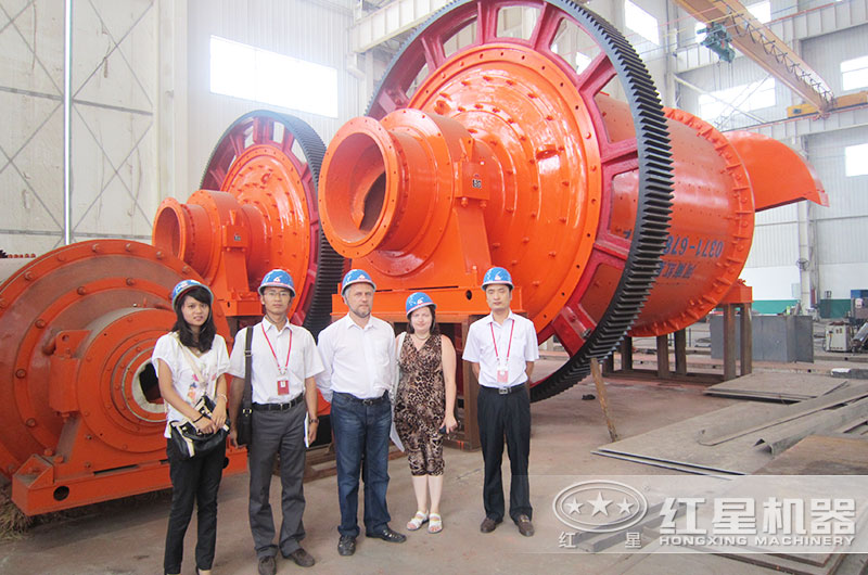客戶來(lái)河南紅星考察球磨機(jī) 客戶來(lái)河南紅星考察球磨機(jī)
