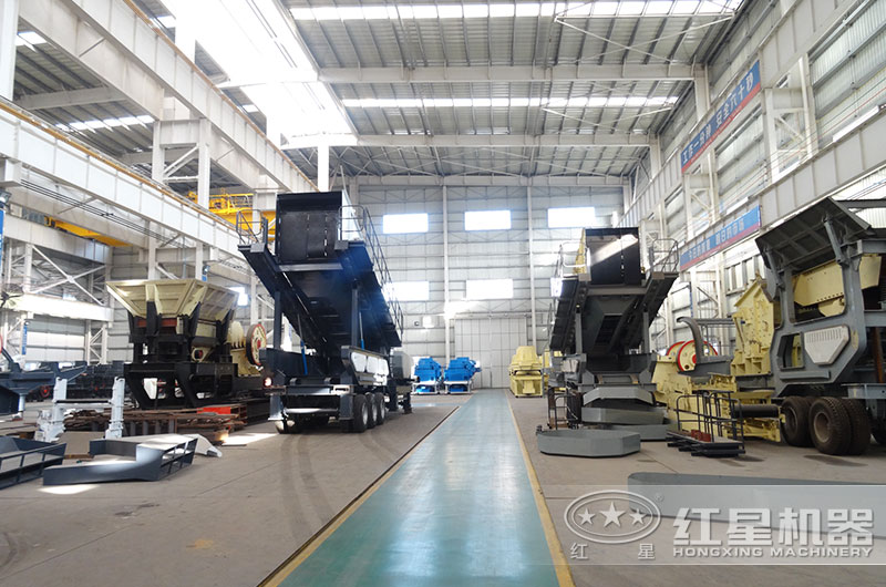 河南移動(dòng)石頭破碎機(jī)廠家車間一角 河南移動(dòng)石頭破碎機(jī)廠家車間一角