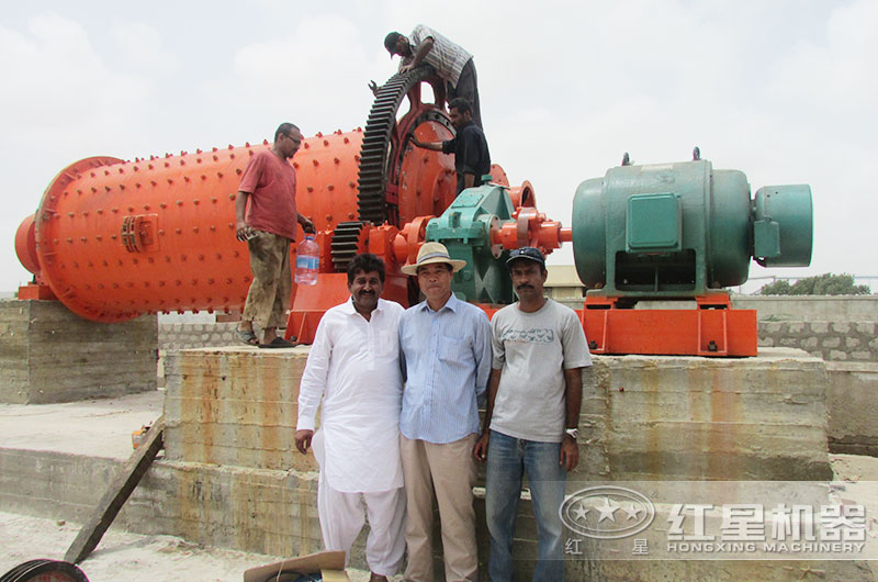 1.2米石灰石球磨機客戶現(xiàn)場 1.2米石灰石球磨機客戶現(xiàn)場