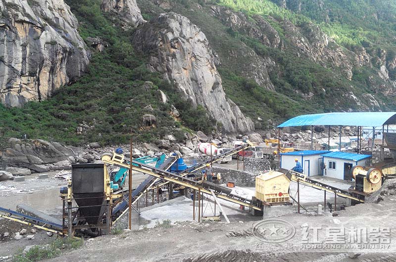 一套時產(chǎn)100噸石制沙生產(chǎn)設(shè)備配置現(xiàn)場 一套時產(chǎn)100噸石制沙生產(chǎn)設(shè)備配置現(xiàn)場