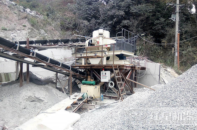 石灰石制砂現(xiàn)場(chǎng) 石灰石制砂現(xiàn)場(chǎng)
