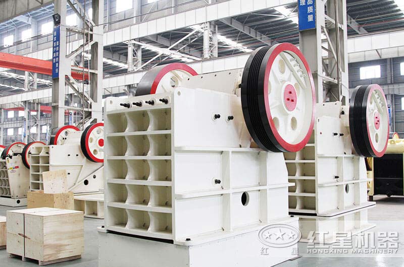 不同型號規(guī)格下的鄂式破碎機(jī) 不同型號規(guī)格下的鄂式破碎機(jī)