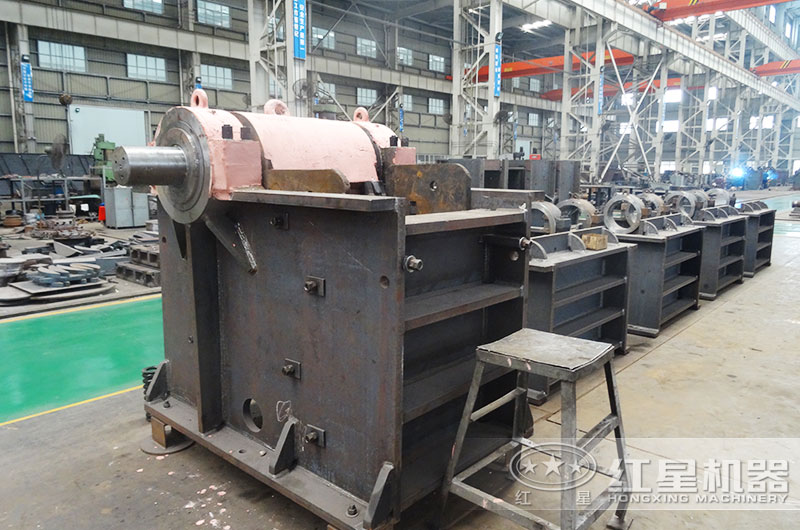 鄂式破碎機(jī)廠家生產(chǎn)車間 鄂式破碎機(jī)廠家生產(chǎn)車間