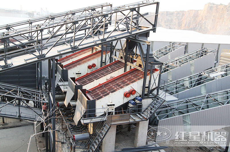 振動篩砂石分離作業(yè)現(xiàn)場 振動篩砂石分離作業(yè)現(xiàn)場