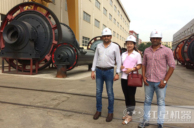 客戶來廠參觀了解螢礦石球磨機 客戶來廠參觀了解螢礦石球磨機