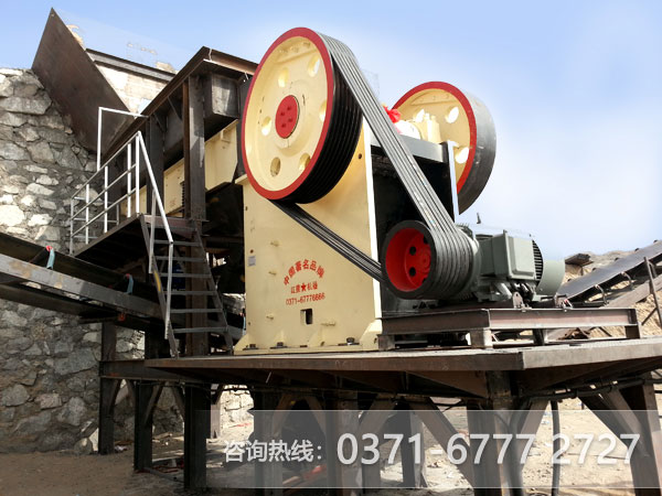 石膏顎式破碎機(jī)作業(yè)現(xiàn)場(chǎng) 石膏顎式破碎機(jī)作業(yè)現(xiàn)場(chǎng)