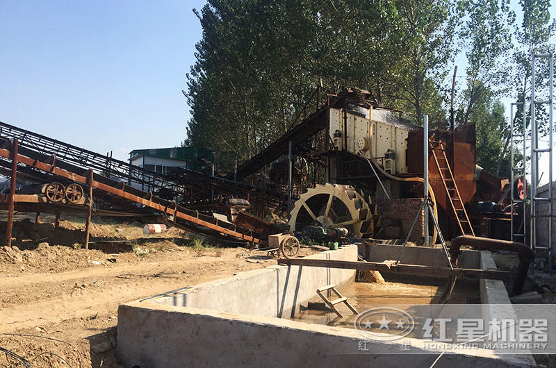 洗砂機(jī)與沉淀池配合作業(yè)現(xiàn)場(chǎng) 洗砂機(jī)與沉淀池配合作業(yè)現(xiàn)場(chǎng)