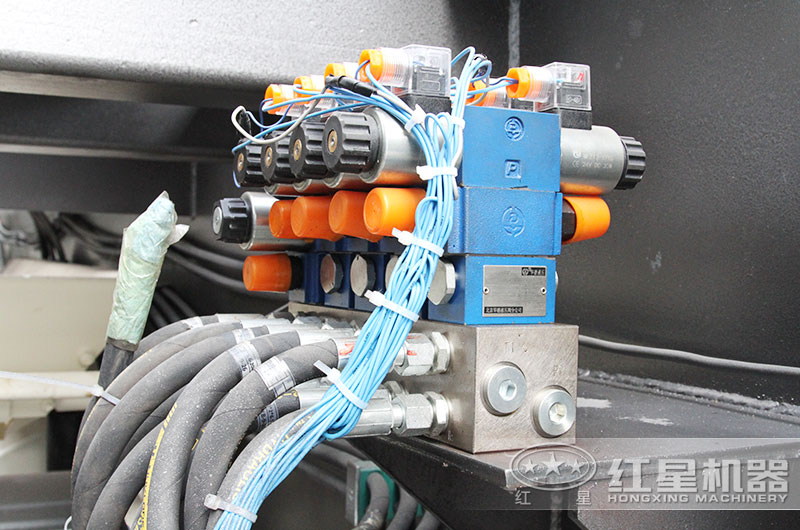 電動機帶動下機器各個部分的線路的控制柜 電動機帶動下機器各個部分的線路的控制柜