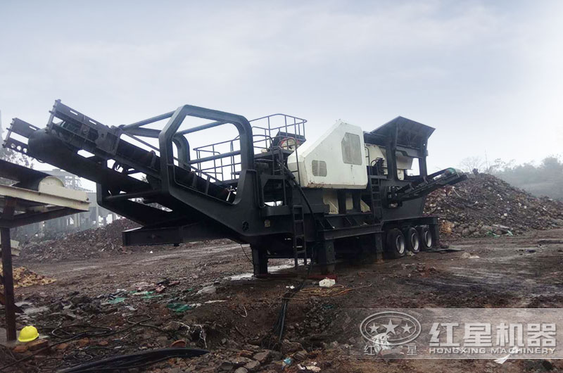 移動(dòng)750碎石機(jī)已經(jīng)到達(dá)又一處破碎現(xiàn)場(chǎng) 移動(dòng)750碎石機(jī)已經(jīng)到達(dá)又一處破碎現(xiàn)場(chǎng)