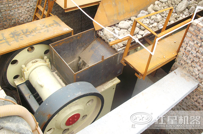 山東鵝卵石生產(chǎn)現(xiàn)場(chǎng) 山東鵝卵石生產(chǎn)現(xiàn)場(chǎng)