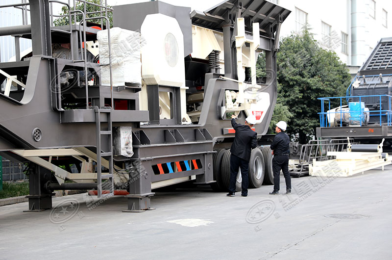 移動石子破碎機廠家車間一角 移動石子破碎機廠家車間一角