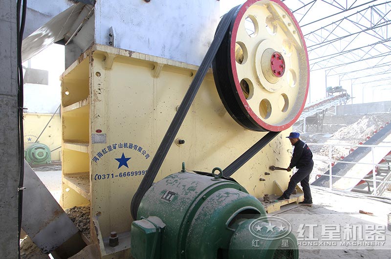 紅星技術(shù)人員走訪案場(chǎng)為客戶檢修設(shè)備 紅星技術(shù)人員走訪案場(chǎng)為客戶檢修設(shè)備