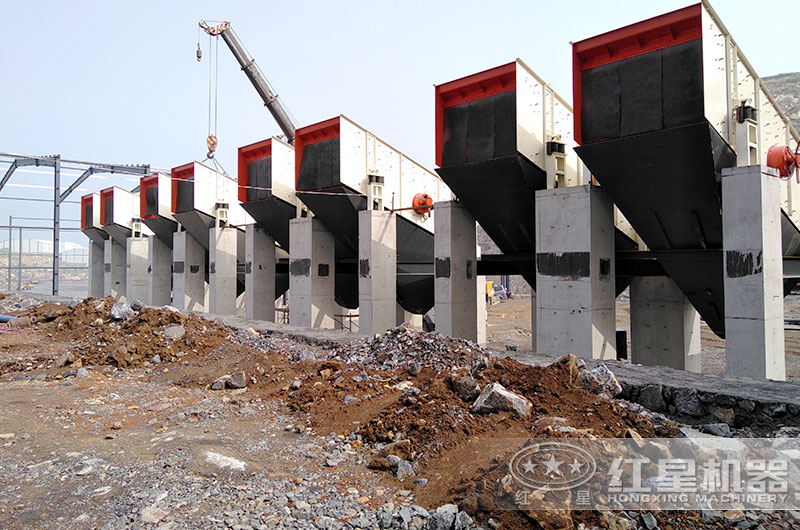 篩分機安裝現(xiàn)場 篩分機安裝現(xiàn)場