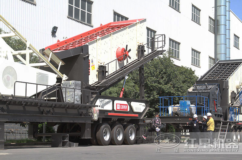 紅星技術(shù)經(jīng)理在耐心為來廠用戶講解相關(guān)問題 紅星技術(shù)經(jīng)理在耐心為來廠用戶講解相關(guān)問題