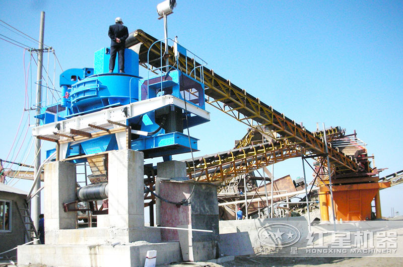 能把石頭打成沙子的機(jī)器多少錢，可以過環(huán)保嗎？