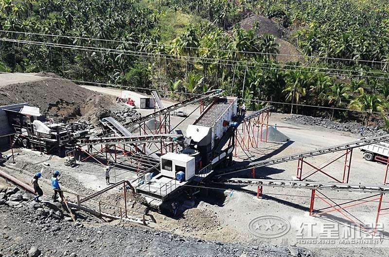 作為頭破設(shè)備的流動式鄂破碎機機與流動圓錐破碎機搭配作業(yè)現(xiàn)場 作為頭破設(shè)備的流動式鄂破碎機與流動圓錐破碎機搭配作業(yè)現(xiàn)場