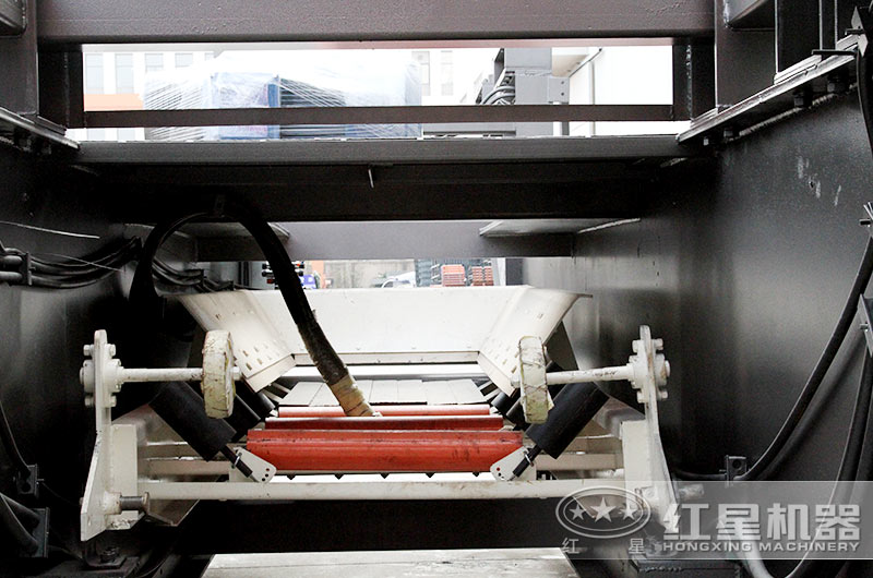 移動磚渣粉碎機內(nèi)部構(gòu)造 移動磚渣粉碎機內(nèi)部構(gòu)造