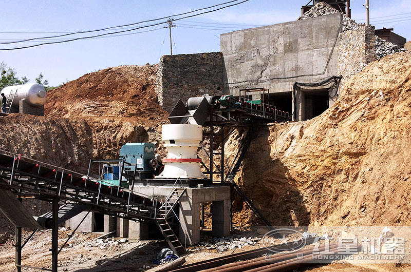 正在處理玄武巖的單缸圓錐破碎機 正在處理玄武巖的單缸圓錐破碎機