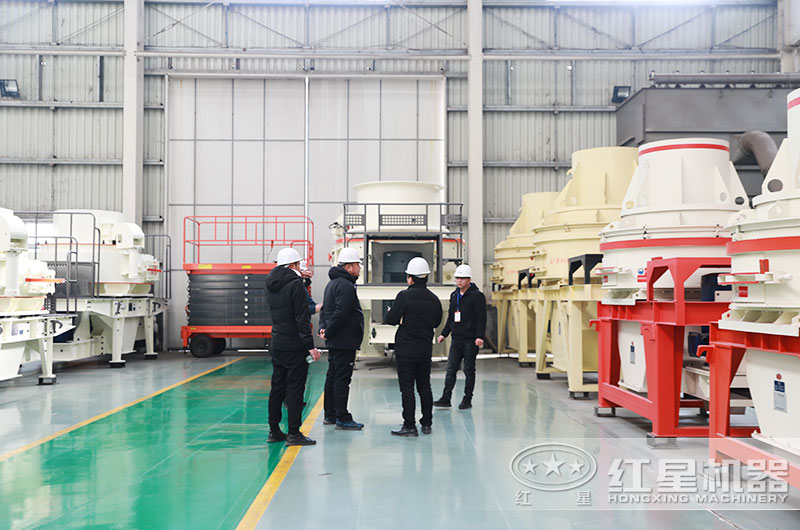 用戶來廠考察花崗巖粉碎設(shè)備 用戶來廠考察花崗巖粉碎設(shè)備