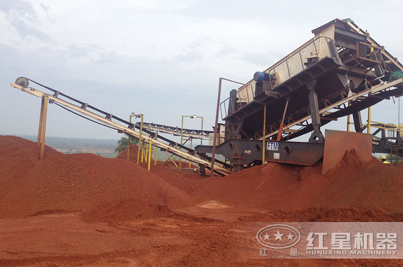 正在大量生產(chǎn)砂子的移動(dòng)石頭破碎機(jī) 正在大量生產(chǎn)砂子的移動(dòng)石頭破碎機(jī)