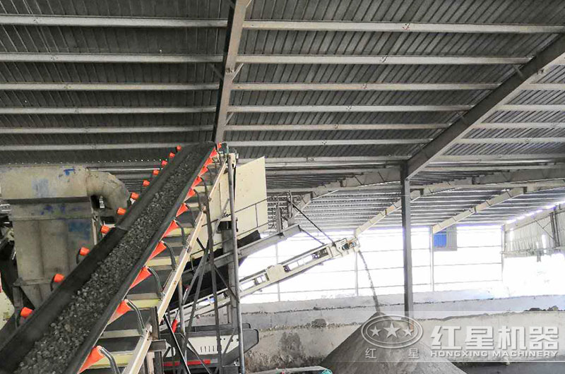 移動(dòng)制沙設(shè)備室內(nèi)環(huán)保生產(chǎn)中 移動(dòng)制沙設(shè)備室內(nèi)環(huán)保生產(chǎn)中