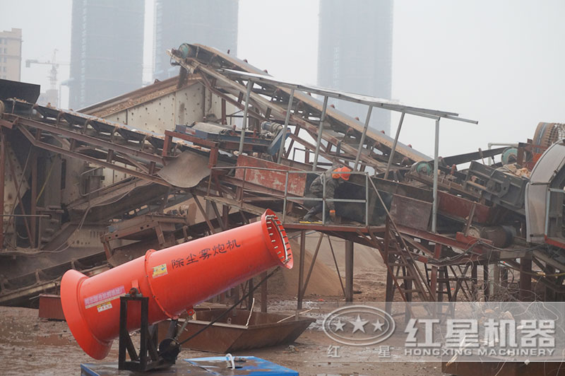 移動(dòng)破碎篩分成套設(shè)備環(huán)保作業(yè)現(xiàn)場(chǎng) 移動(dòng)破碎篩分成套設(shè)備環(huán)保作業(yè)現(xiàn)場(chǎng)