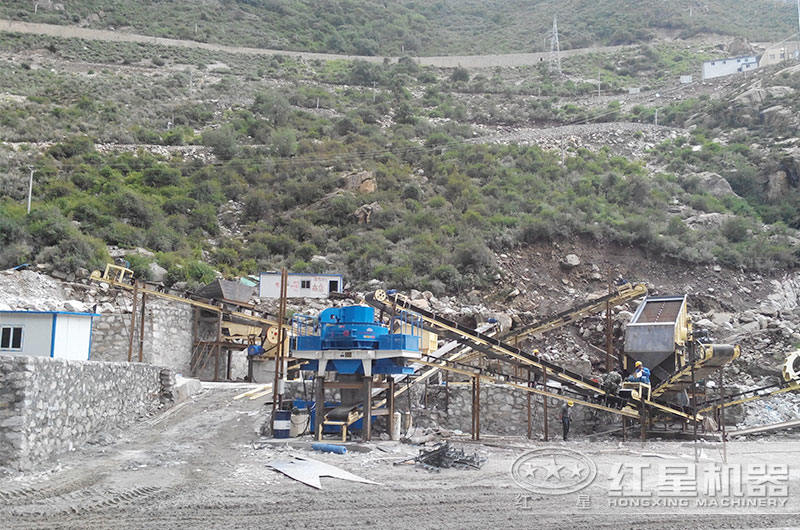 一個(gè)小型沙場(chǎng)能日產(chǎn)多少方，使用的沙場(chǎng)設(shè)備有哪些？