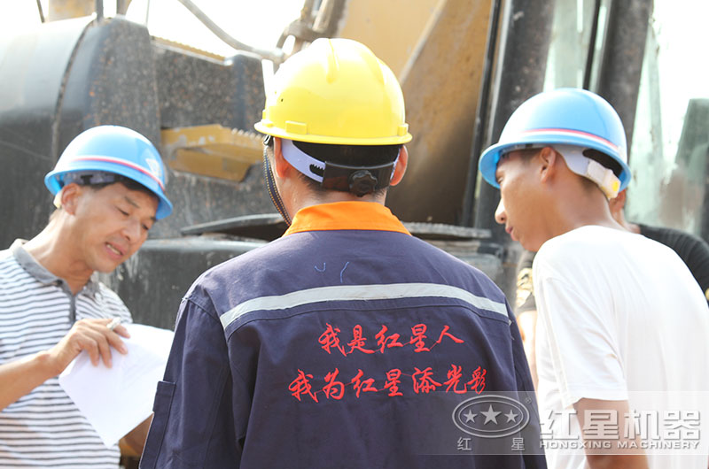 紅星技術(shù)經(jīng)理現(xiàn)場指導(dǎo)用戶安裝及操作 紅星技術(shù)經(jīng)理現(xiàn)場指導(dǎo)用戶安裝及操作