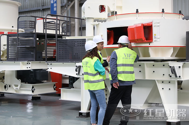 用戶來廠參觀沙場設(shè)備 用戶來廠參觀沙場設(shè)備