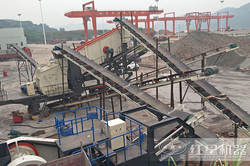 移動鄂式破碎機(jī)加移動反擊破生產(chǎn)現(xiàn)場 移動鄂式破碎機(jī)加移動反擊破生產(chǎn)現(xiàn)場