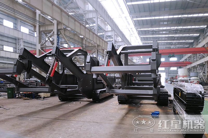 篩沙機(jī)搭載的移動(dòng)機(jī)架生產(chǎn)車間 篩沙機(jī)搭載的移動(dòng)機(jī)架生產(chǎn)車間