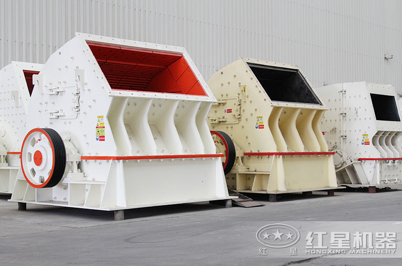 不同規(guī)格的錘式破碎機(jī) 不同規(guī)格的錘式破碎機(jī)