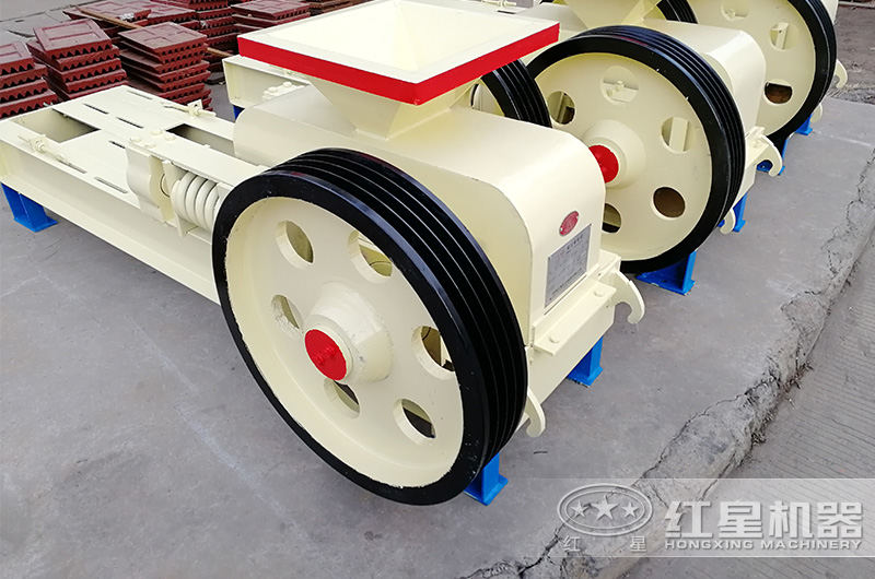 出料粒度細(xì)的對輥破碎機(jī) 出料粒度細(xì)的對輥破碎機(jī)