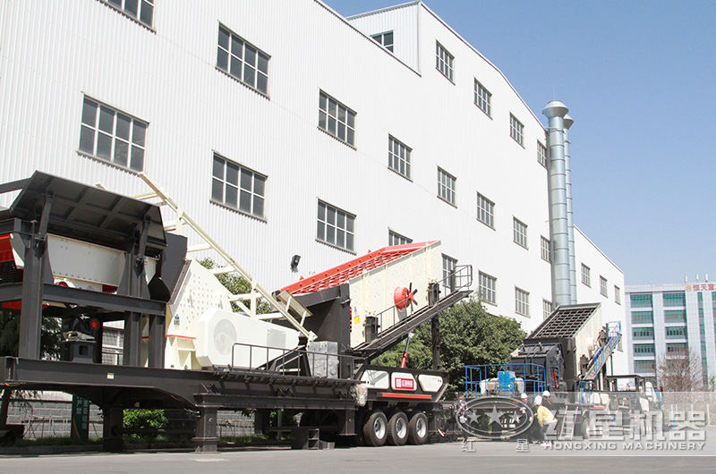 江西九江用戶來(lái)廠考察能移動(dòng)的小型碎石機(jī) 江西九江用戶來(lái)廠考察能移動(dòng)的小型碎石機(jī)