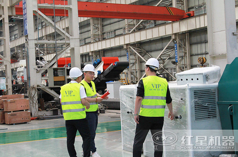 湖北黃岡用戶來廠參觀碎石機(jī)設(shè)備 湖北黃岡用戶來廠參觀碎石機(jī)設(shè)備