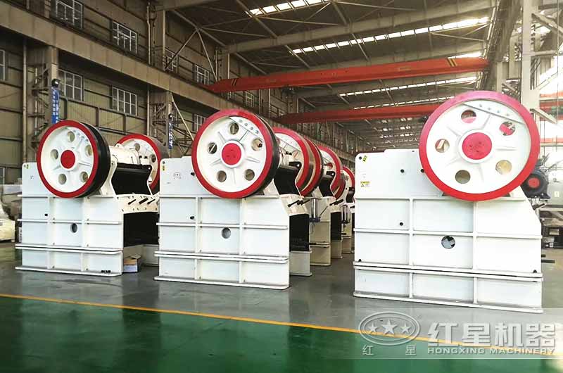 不同規(guī)格的顎式破碎機(jī)生產(chǎn)車(chē)間 不同規(guī)格的顎式破碎機(jī)生產(chǎn)車(chē)間