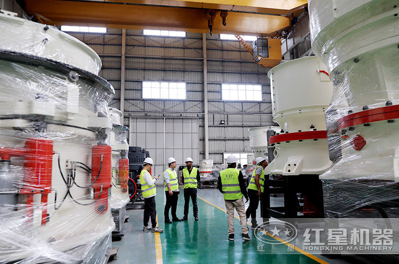 客戶參觀紅星二破沙子破碎機 客戶參觀紅星二破沙子破碎機