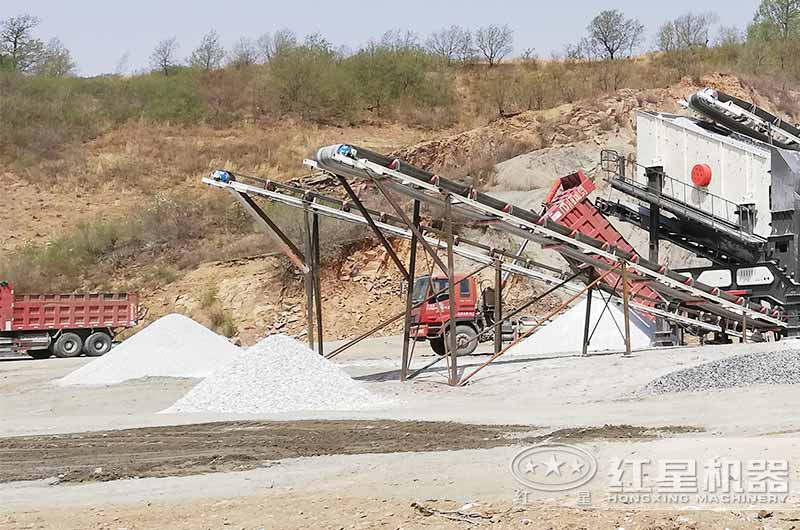 移動粉砂機制砂生產(chǎn)現(xiàn)場 移動粉砂機制砂生產(chǎn)現(xiàn)場