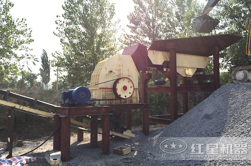 錘式破碎機(jī)設(shè)備作業(yè)現(xiàn)場(chǎng) 錘式破碎機(jī)設(shè)備作業(yè)現(xiàn)場(chǎng)