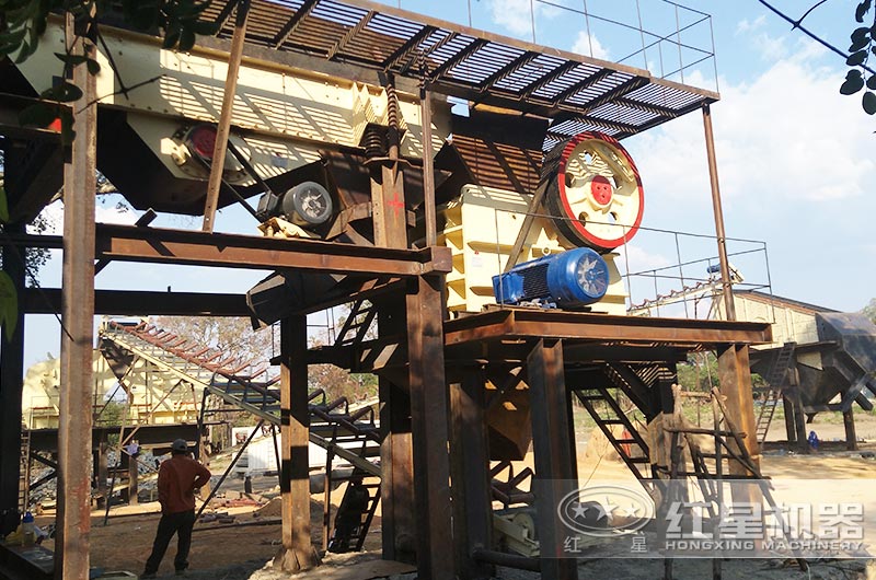 PE900*1200鄂式碎石機(jī)作業(yè)現(xiàn)場(chǎng) PE900*1200鄂式碎石機(jī)作業(yè)現(xiàn)場(chǎng)