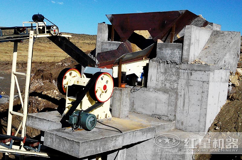 作業(yè)中的69鄂破機(jī) 作業(yè)中的69鄂破機(jī)