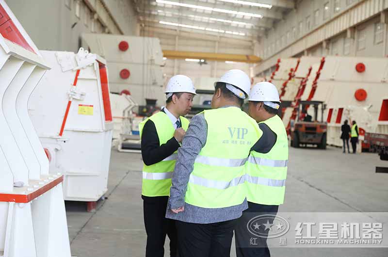 山東用來(lái)廠考察碎石流水線設(shè)備 山東用來(lái)廠考察碎石流水線設(shè)備