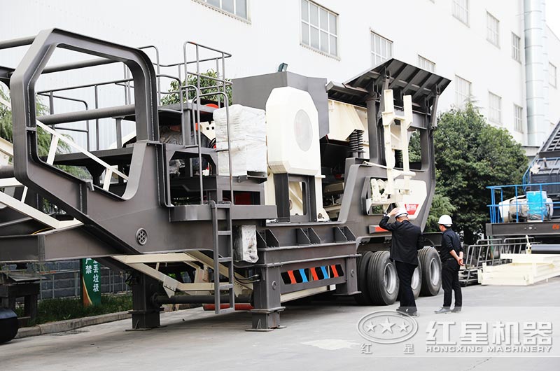 用戶來廠參觀考察汽車移動(dòng)破石機(jī) 用戶來廠參觀考察汽車移動(dòng)破石機(jī)