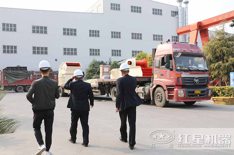 江西沙子廠用戶來廠考察打石頭設(shè)備 江西沙子廠用戶來廠考察打石頭設(shè)備