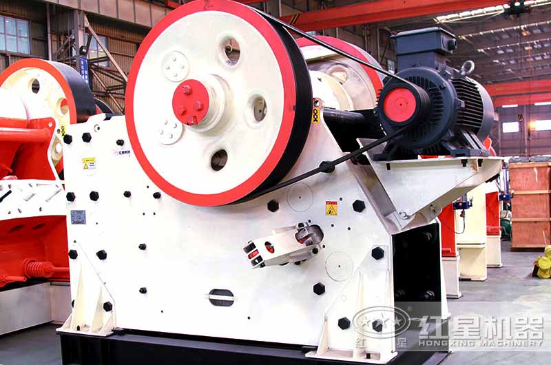 一體化電機(jī)化結(jié)構(gòu)的顎式粉碎機(jī) 一體化電機(jī)化結(jié)構(gòu)的顎式粉碎機(jī)